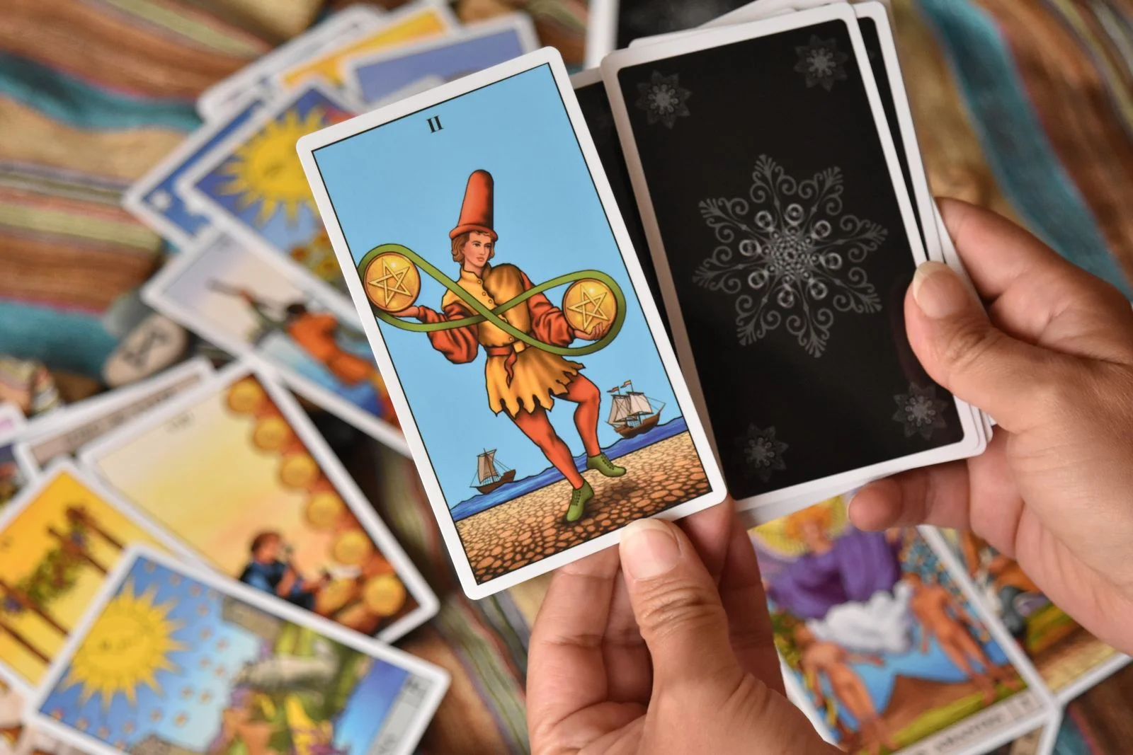 Online Tarot – wybór platform, dobre praktyki, bezpieczeństwo